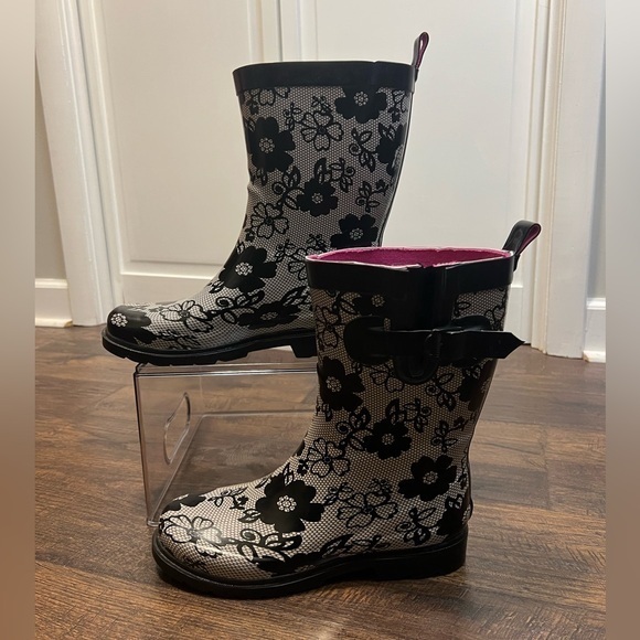Capelli New York Mid Calf Rubber Rain Boots Size Womens 8 Color Black And White - Picture 1 of 12